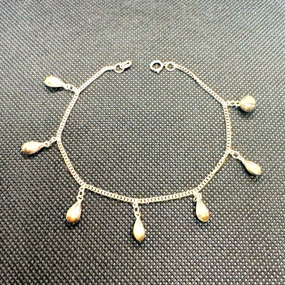 Cute Bracelet with Teardrop Dangles in 925 Sterling Silver - Picture 3 of 3
